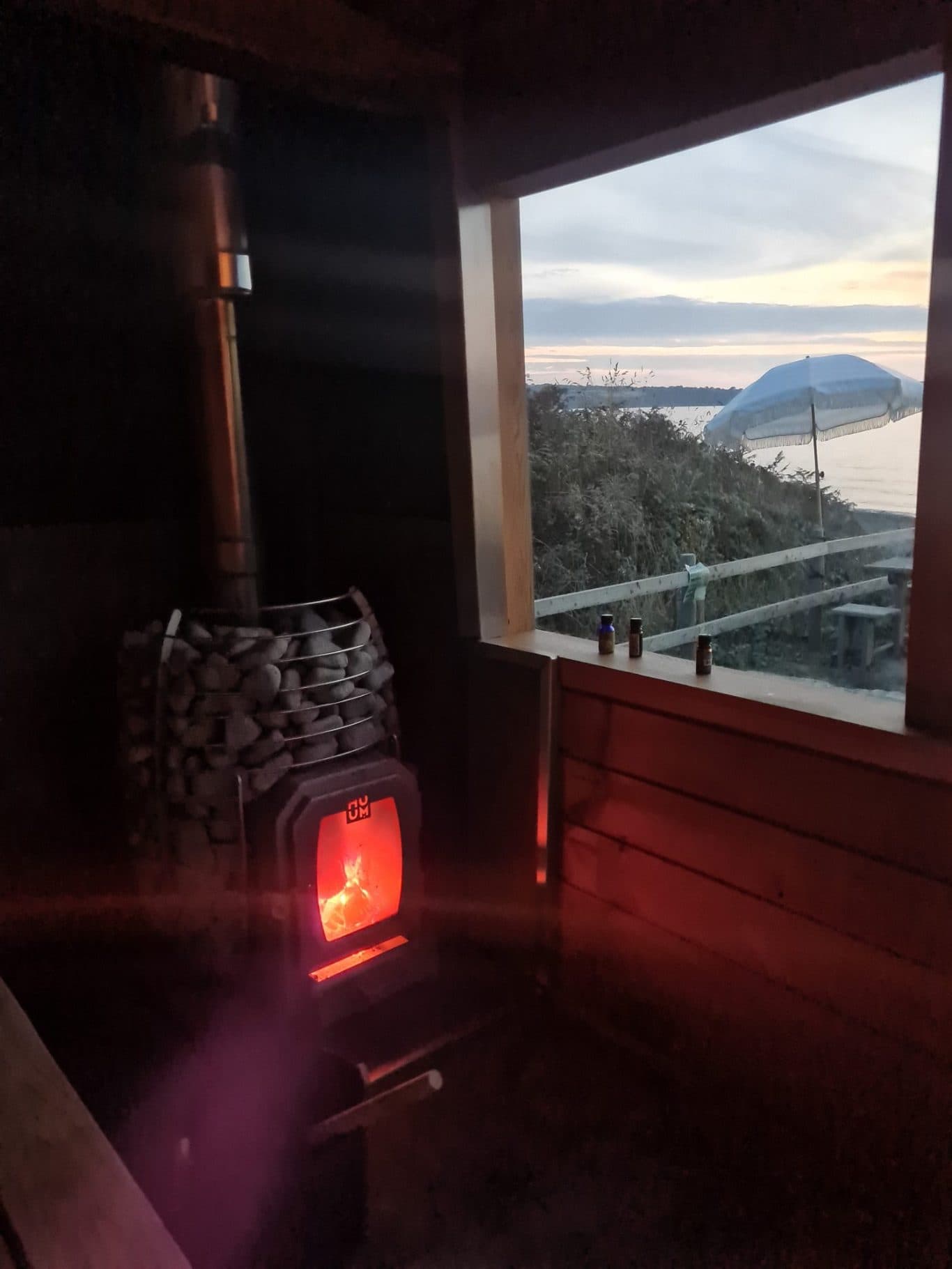 Sauna Uno mobile sauna on the West Wales coast